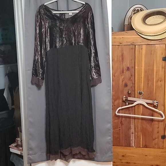Kar.a.van Women's Brown crushed velvety and lace dress size L GUC - Picture 1 of 9